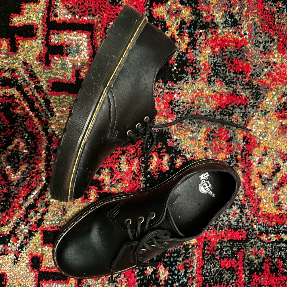 Doc Martens Oxford shoe. Worn a few times. 7.5